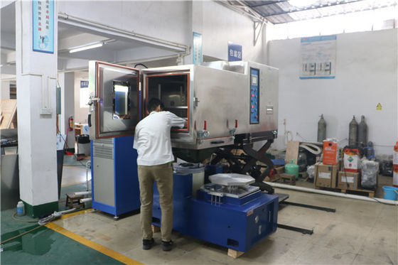 هزاز اهتزازات كهروديناميكي للوحة الدوائر المطبوعة